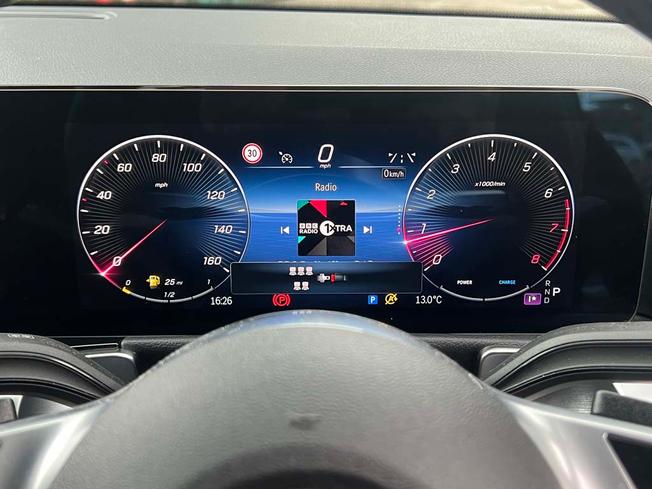 MERCEDES-BENZ GLB Photo 43