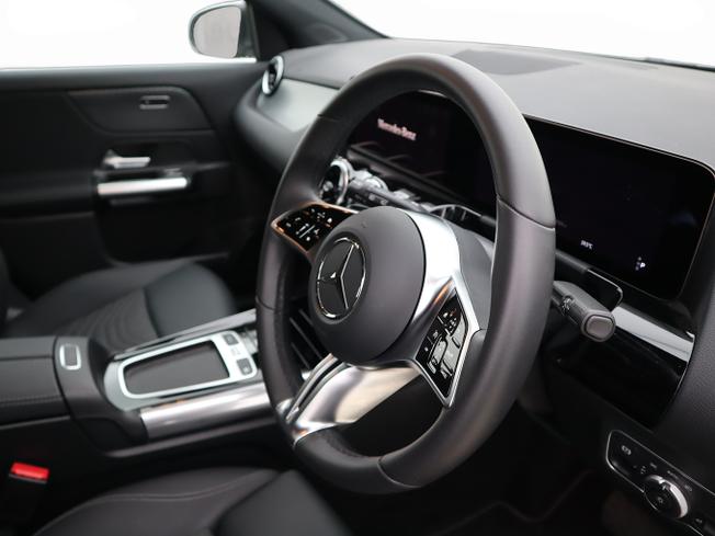 MERCEDES-BENZ GLA Photo 12