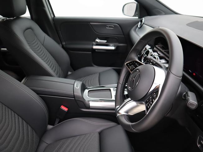MERCEDES-BENZ GLA Photo 13