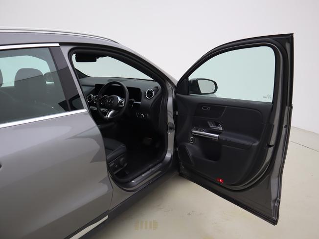 MERCEDES-BENZ GLA Photo 16