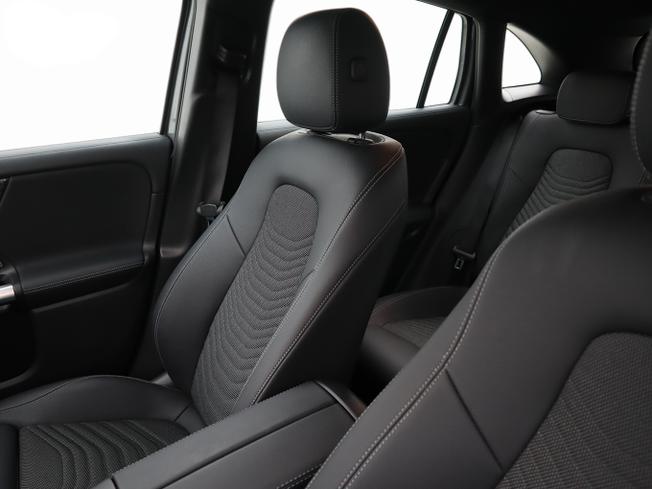 MERCEDES-BENZ GLA Photo 18
