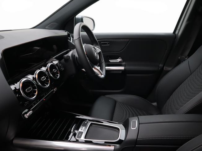 MERCEDES-BENZ GLA Photo 19