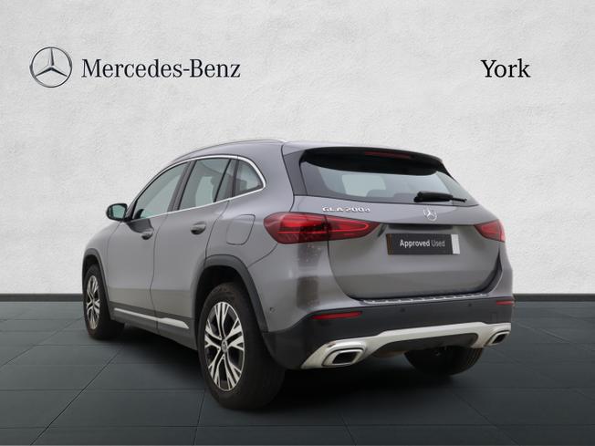MERCEDES-BENZ GLA Photo 2