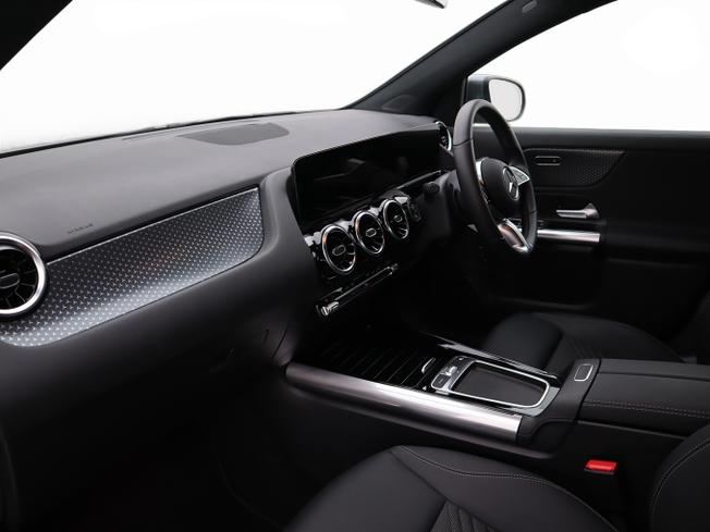 MERCEDES-BENZ GLA Photo 20