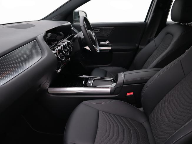 MERCEDES-BENZ GLA Photo 21