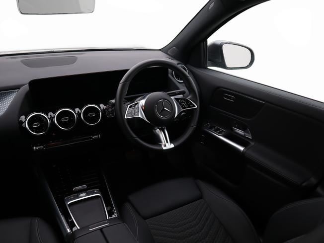 MERCEDES-BENZ GLA Photo 24