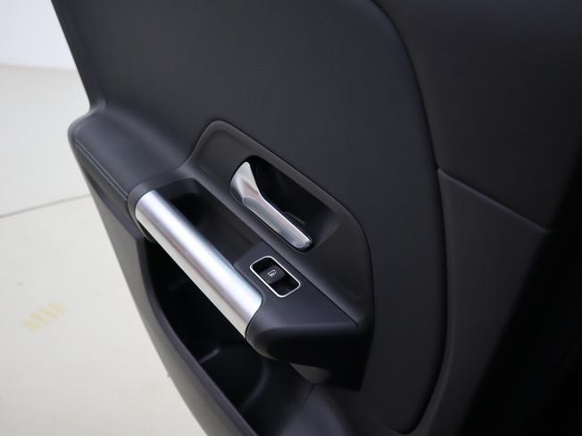 MERCEDES-BENZ GLA Photo 25
