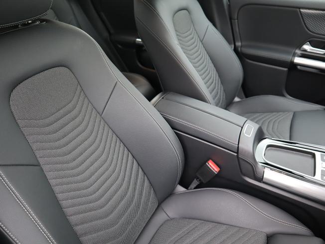 MERCEDES-BENZ GLA Photo 26