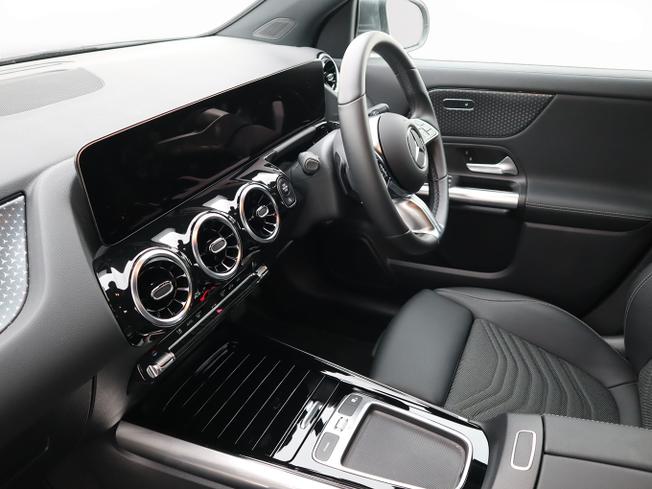 MERCEDES-BENZ GLA Photo 3