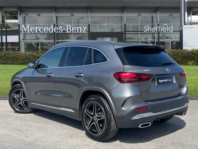 MERCEDES-BENZ GLA Photo 2