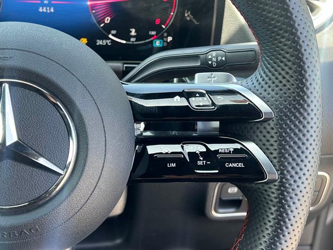 MERCEDES-BENZ GLA Photo 23