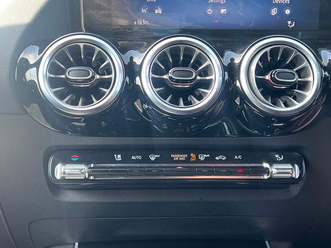 MERCEDES-BENZ GLA Photo 38