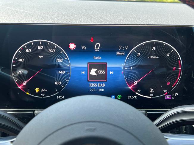 MERCEDES-BENZ GLA Photo 4
