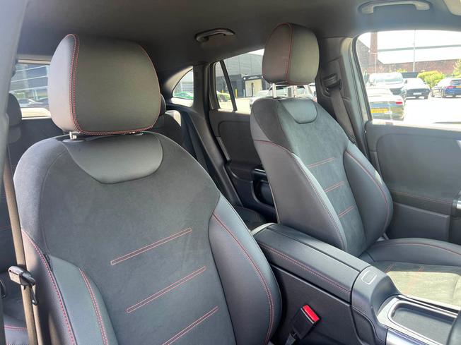 MERCEDES-BENZ GLA Photo 41