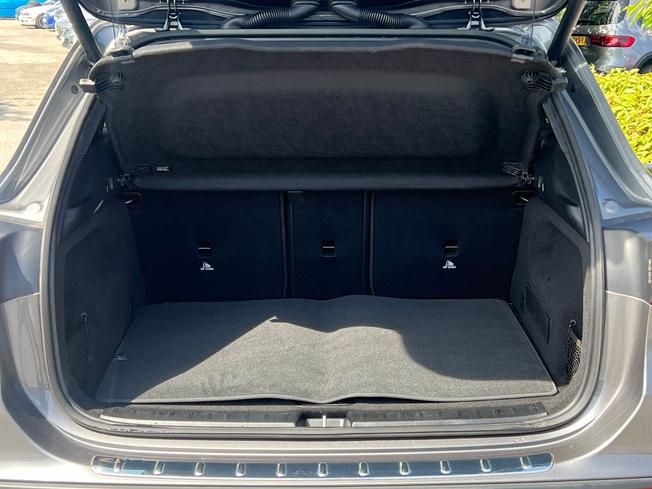 MERCEDES-BENZ GLA Photo 9