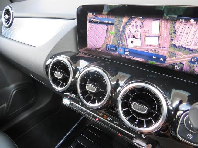 MERCEDES-BENZ Gla Photo 16