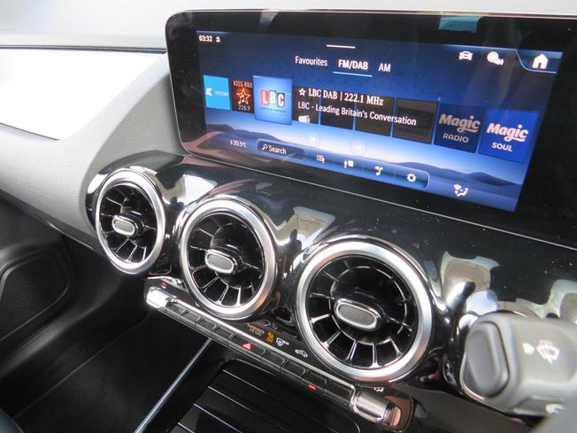 MERCEDES-BENZ Gla Photo 35