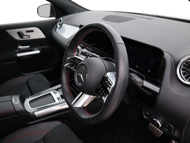 MERCEDES-BENZ GLA Photo 12