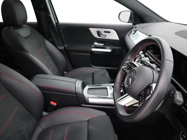 MERCEDES-BENZ GLA Photo 14