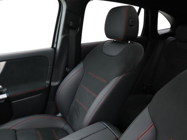 MERCEDES-BENZ GLA Photo 15