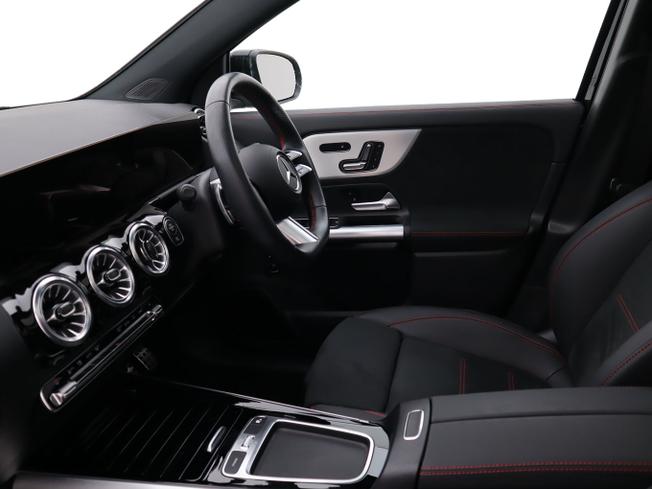 MERCEDES-BENZ GLA Photo 16