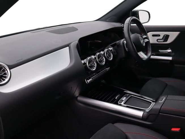 MERCEDES-BENZ GLA Photo 17