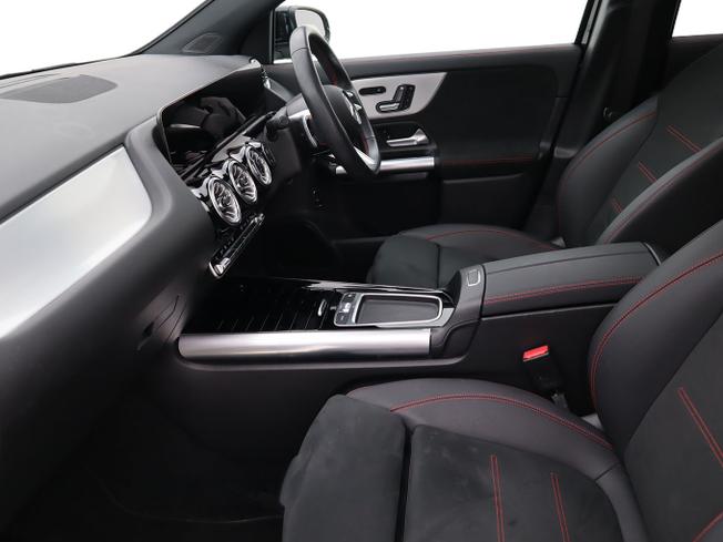 MERCEDES-BENZ GLA Photo 18