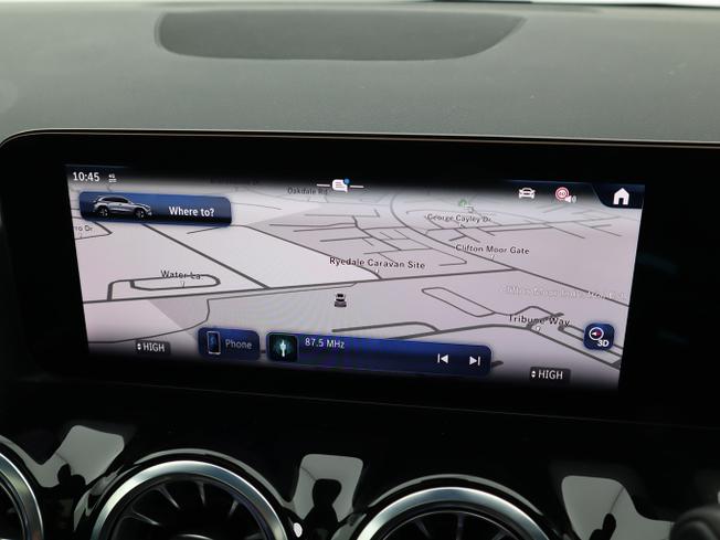 MERCEDES-BENZ GLA Photo 26