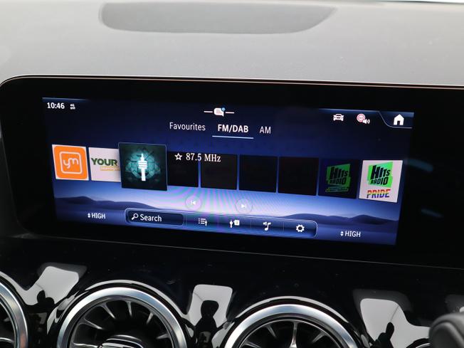 MERCEDES-BENZ GLA Photo 28