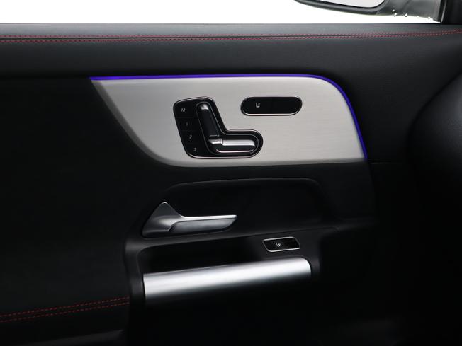 MERCEDES-BENZ GLA Photo 38