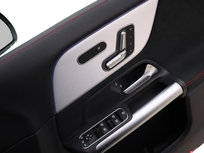 MERCEDES-BENZ GLA Photo 39
