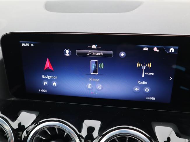 MERCEDES-BENZ GLA Photo 4