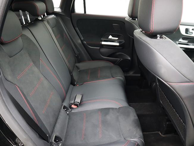 MERCEDES-BENZ GLA Photo 8