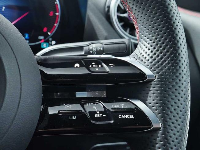 MERCEDES-BENZ GLA Photo 13
