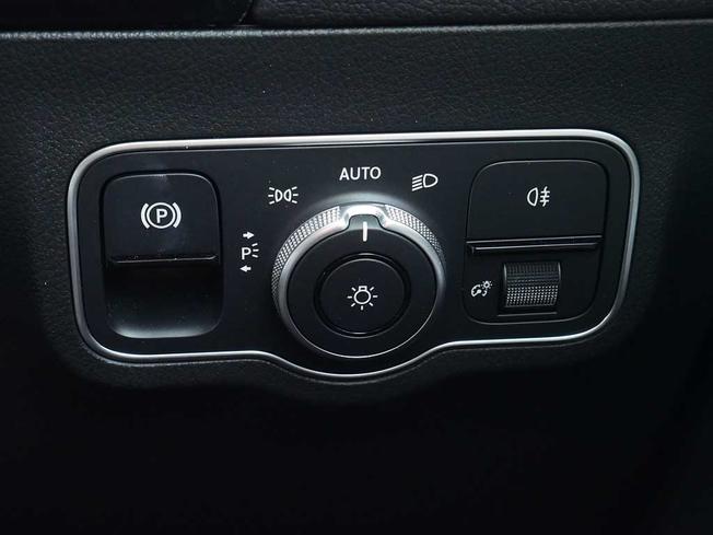 MERCEDES-BENZ GLA Photo 15