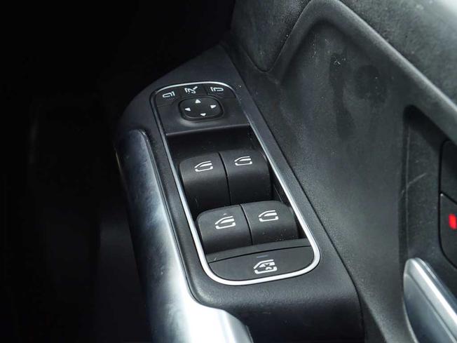 MERCEDES-BENZ GLA Photo 16