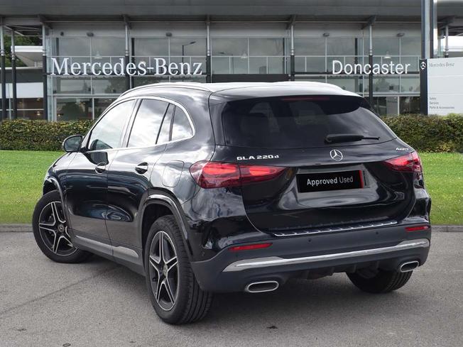 MERCEDES-BENZ GLA Photo 2