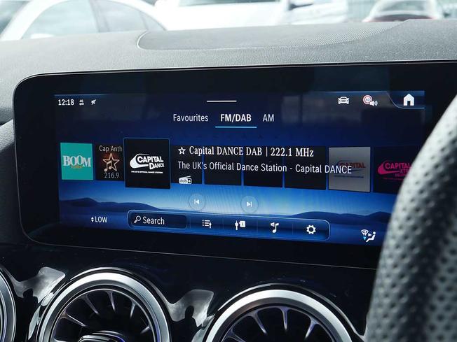 MERCEDES-BENZ GLA Photo 28