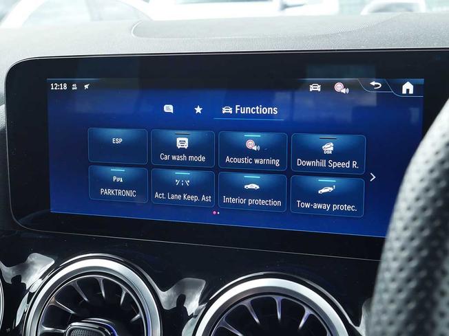 MERCEDES-BENZ GLA Photo 29