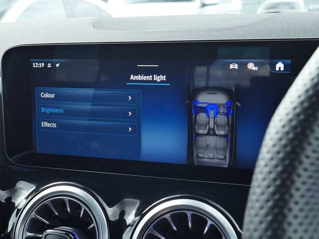 MERCEDES-BENZ GLA Photo 30