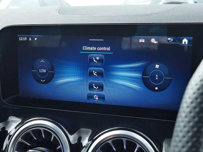 MERCEDES-BENZ GLA Photo 31