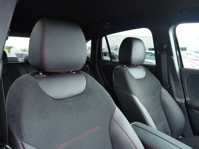 MERCEDES-BENZ GLA Photo 35