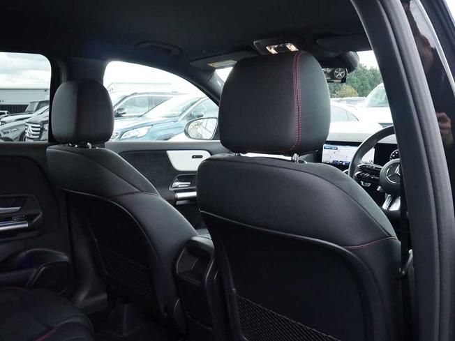 MERCEDES-BENZ GLA Photo 38