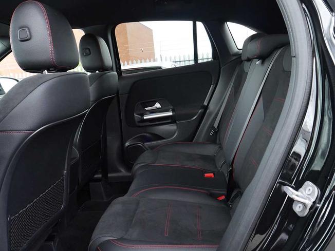 MERCEDES-BENZ GLA Photo 40