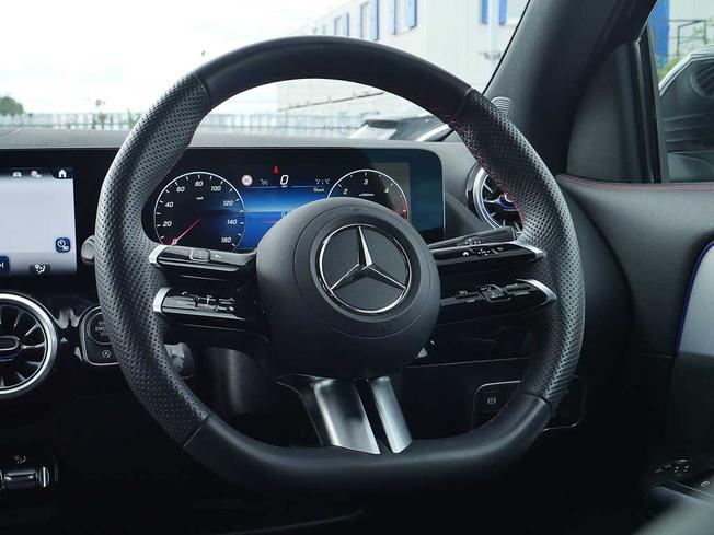 MERCEDES-BENZ GLA Photo 43