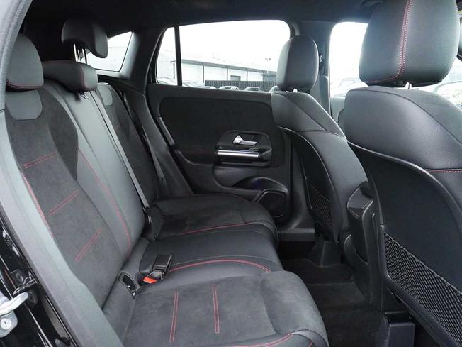 MERCEDES-BENZ GLA Photo 8
