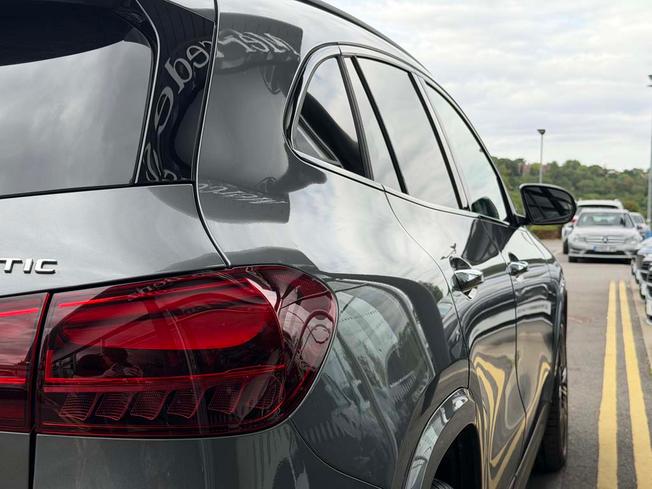 MERCEDES-BENZ GLA Photo 17