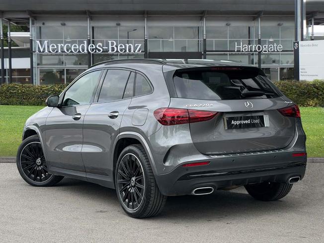 MERCEDES-BENZ GLA Photo 2