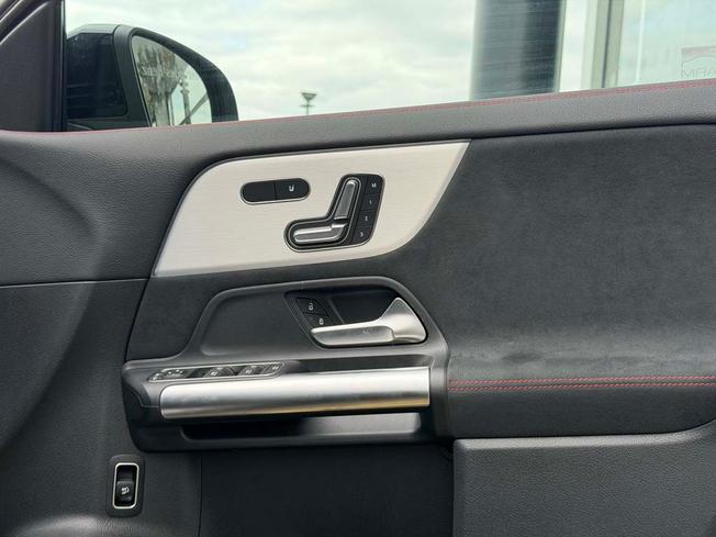 MERCEDES-BENZ GLA Photo 21