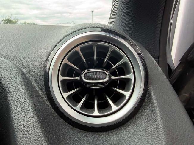 MERCEDES-BENZ GLA Photo 26